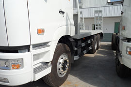 华菱底盘&nbsp;平板运输车外观图片