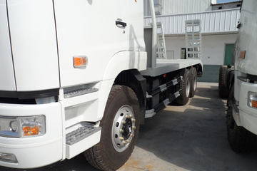 华菱底盘&nbsp;平板运输车外观图片