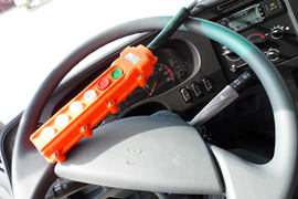 华菱底盘&nbsp;平板运输车驾驶室图片