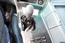 华菱底盘&nbsp;平板运输车驾驶室图片