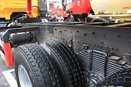 杰狮&nbsp;垃圾运输车底盘图片