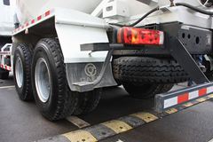 上汽红岩 杰狮 340马力 6X4 混凝土搅拌车(CQ5254GJBHTG384)