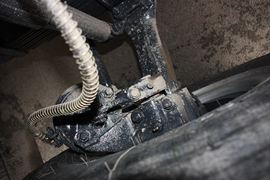 杰狮&nbsp;粉粒物料运输车底盘图片