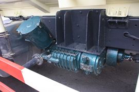 杰狮&nbsp;粉粒物料运输车底盘图片