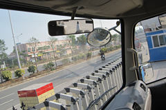 东风商用车 天锦中卡 140马力 4X2 6.75米栏板载货车(DFL1120B7)