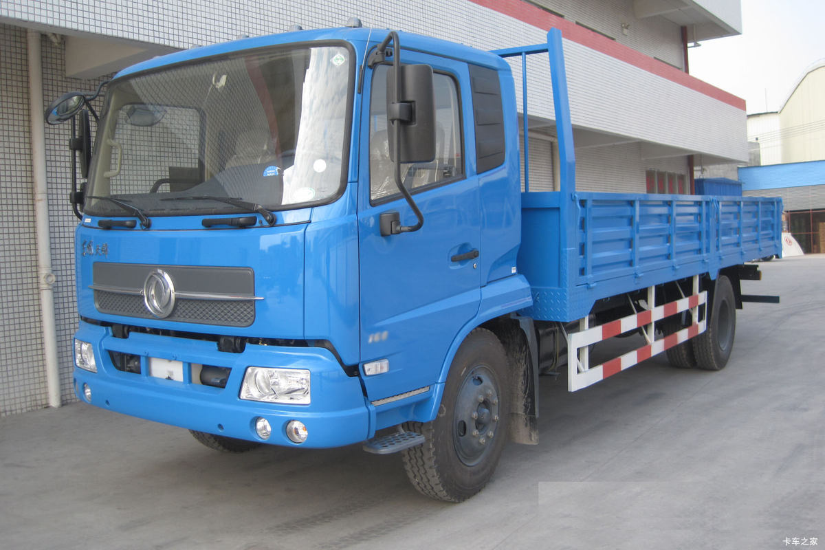 东风商用车 天锦中卡 210马力 4X2 4.8米排半栏板载货车