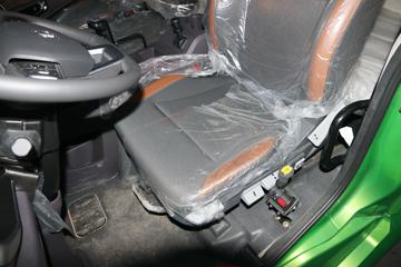 陕汽商用车 轩德翼6 强劲版 300马力 8X4 6.2米自卸车(国六)驾驶室图片
