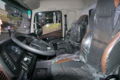陕汽商用车 轩德翼6 强劲版 300马力 8X4 6.2米自卸车(国六)