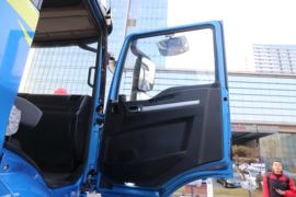 轩德翼3&nbsp;牵引车驾驶室                                               图片