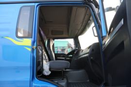 轩德翼3&nbsp;牵引车驾驶室                                               图片