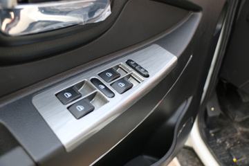 �ƿ�ŷ�� V5-1ϵ�� 105���� CNG 3.01��˫�������ῨͼƬ
