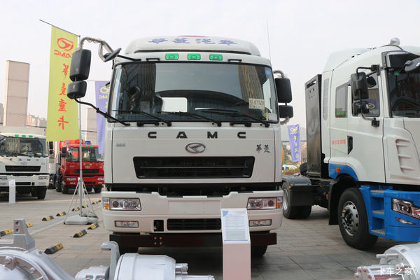 华菱重卡 360马力 4X2牵引车(HN4180B36C4M5)