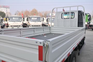 ���� ����E3 102���� 3.7�׵��������ῨͼƬ