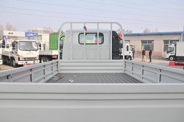 ���� ����E3 102���� 3.7�׵��������ῨͼƬ
