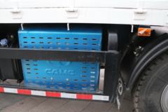 华菱重卡 390马力 8X4 随车起重车(国六)(AH5310JSQ2L6) 华菱重卡 390马力 8X4 随车起重车(国六)(AH5310JSQ2L6)