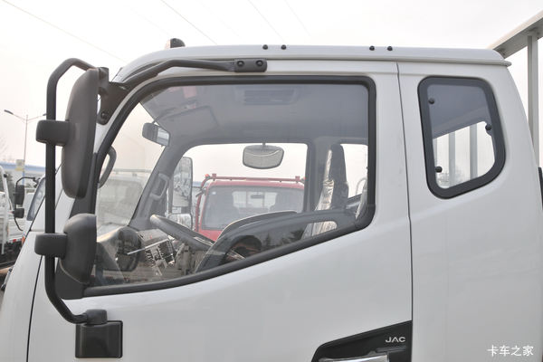 江淮 帅铃E中体 152马力 3.82米排半厢式轻卡