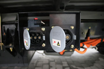 ������Խ��X3 3.5T 3.19�׵��Ŵ��綯��ʽ΢��53kWhͼƬ