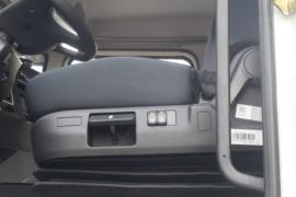 汉马H9&nbsp;随车吊驾驶室图片