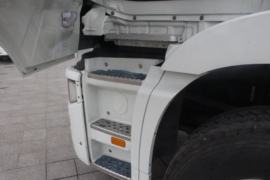 汉马H9&nbsp;随车吊驾驶室图片