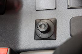 奔驰Zetros&nbsp;载货车驾驶室                                               图片