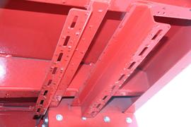 奔驰Zetros&nbsp;载货车上装                                                图片