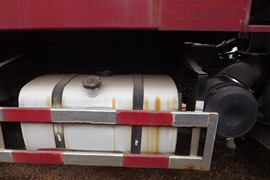 奥威J5P&nbsp;自卸车底盘                                                图片