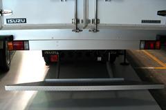 庆铃 五十铃F系列 260马力 6X4 冷藏车(QL5220XLCGVFZJ)