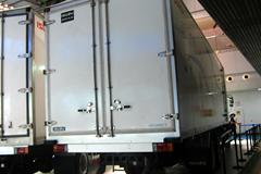 庆铃 五十铃F系列 260马力 6X4 冷藏车(QL5220XLCGVFZJ)