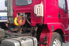 陕汽 德龙F3000重卡 340马力 6X4 牵引车(SX4257NR324)