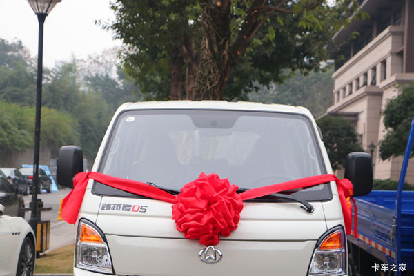 跨越者D5载货车深圳市火热促销中 让利高达0.3万