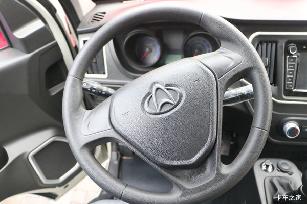 降价促销 跨越者D5载货车 仅售6.52万元