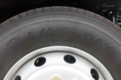 青岛解放 龙V中卡 220马力 4X2 7.8米厢式载货车(国六)(CA5180XXYPK1L5E6A80)