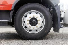 青岛解放 龙V中卡 220马力 4X2 7.8米厢式载货车(国六)(CA5180XXYPK1L5E6A80)