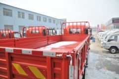 中国重汽HOWO G5X中卡 220马力 4X2 6.75米栏板载货车(ZZ1187G521DE1)