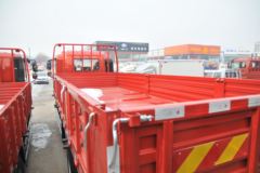 中国重汽HOWO G5X中卡 220马力 4X2 6.75米栏板载货车(ZZ1187G521DE1)