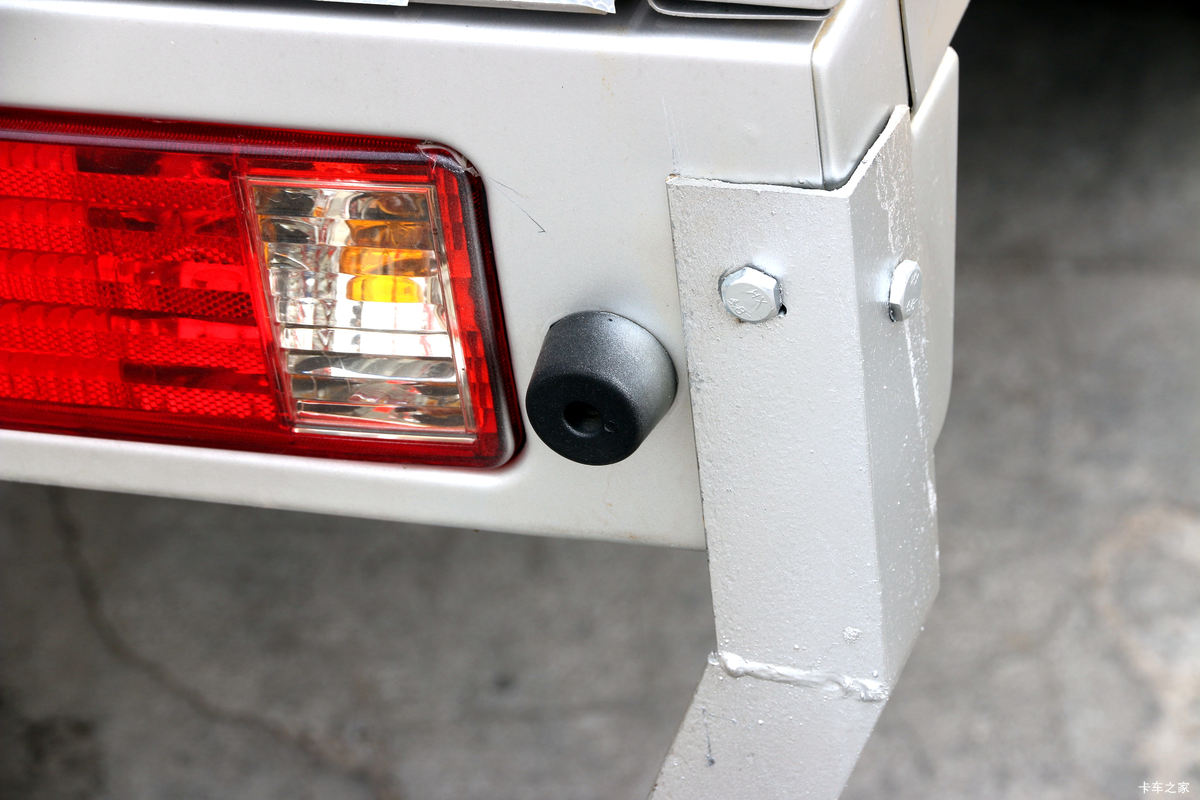 Խ X3 1.5L  112 3.2׵ŲդʽС()(SC5031CCYYGD64)װ                                                