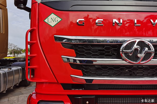 降价促销 红岩杰狮牵引车仅售29.80万