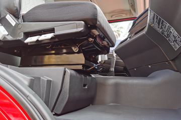 �������� ��ʨC6�ؿ� 380���� 4X2 LNGǣ����(ƽ��)(����)(CQ4187HD10381T)ͼƬ