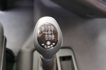 �������� ��ʨC6�ؿ� 380���� 4X2 LNGǣ����(ƽ��)(����)(CQ4187HD10381T)ͼƬ