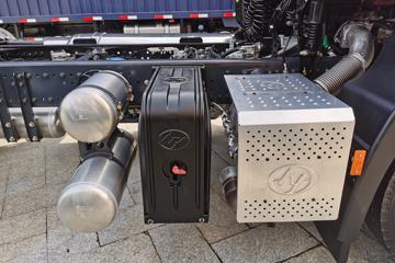 �������� ��ʨC6�ؿ� 380���� 4X2 LNGǣ����(ƽ��)(����)(CQ4187HD10381T)ͼƬ