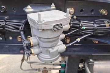 �������� ��ʨC6�ؿ� 380���� 4X2 LNGǣ����(ƽ��)(����)(CQ4187HD10381T)ͼƬ