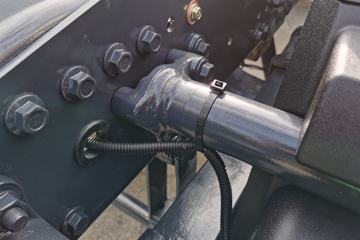 �������� ��ʨC6�ؿ� 380���� 4X2 LNGǣ����(ƽ��)(����)(CQ4187HD10381T)ͼƬ