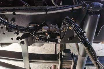 �������� ��ʨC6�ؿ� 380���� 4X2 LNGǣ����(ƽ��)(����)(CQ4187HD10381T)ͼƬ