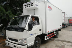 江铃 新顺达 116马力 4X2 4.13米冷藏车(金圣牌)