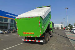 陕汽重卡 德龙X3000 400马力 6X4 5.6米自卸车(国六)