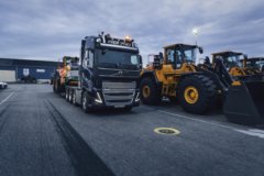 沃尔沃 FH16重卡 750马力 8X4自动挡牵引车