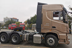 东风商用车 天龙旗舰KX 560马力 6X4牵引车