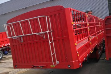 昌泰 13米仓栅式半挂车