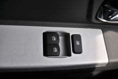 东风 多利卡D6-L 锐能版 130马力 3.8米排半栏板轻卡(EQ1041L8BDB)