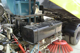 江铃底盘&nbsp;扫路车底盘图片